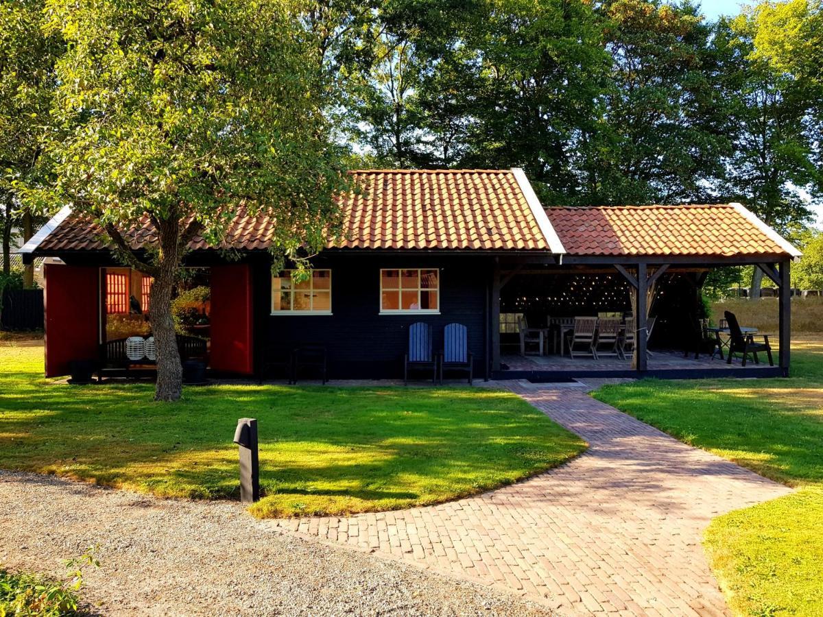 Aljemint Bed & Breakfast Oentsjerk Exterior photo